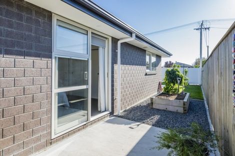 Photo of property in 2 Queenwood Road, Levin, 5510