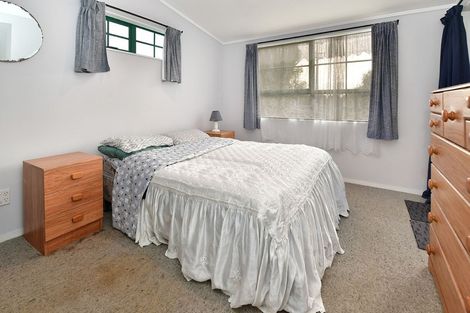 Photo of property in 2 Waiwera Avenue, Parakai, 0830