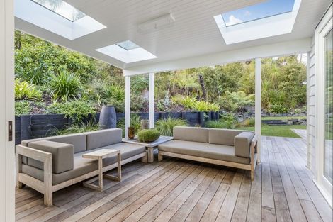 Photo of property in 2 Chenery Road, Red Beach, 0932