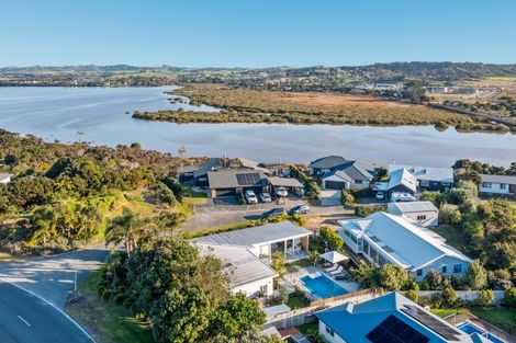Photo of property in 2 Taimoana Close, Mangawhai Heads, Mangawhai, 0505