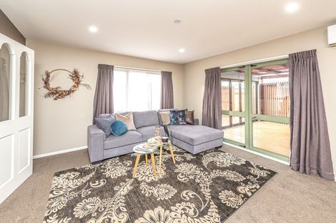 Photo of property in 16 Waharua Place, Tawhero, Whanganui, 4501