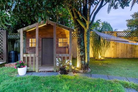 Photo of property in 10 Kowhai Road, Campbells Bay, Auckland, 0630