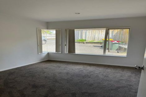 Photo of property in 124 Charles Prevost Drive, The Gardens, Auckland, 2105