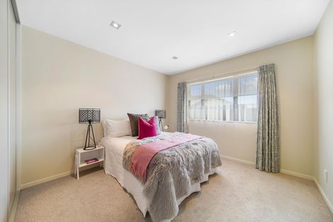 Photo of property in 26 Royalle Mews, Botany Downs, Auckland, 2010