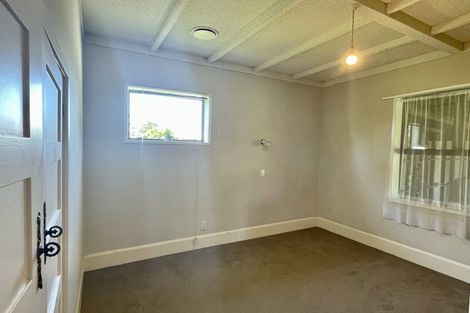 Photo of property in 190 Boord Crescent, Kumeu, 0891