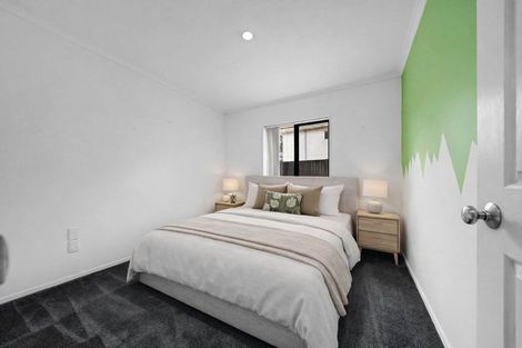 Photo of property in 69a Awaroa Road, Sunnyvale, Auckland, 0612