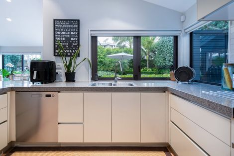 Photo of property in 33a Craig Road, Milford, Auckland, 0620