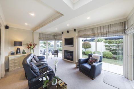 Photo of property in 7 Fairway Grove, Hokowhitu, Palmerston North, 4410