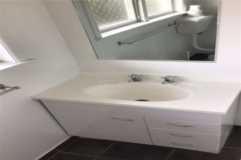 Photo of property in 2/707 Alexandra Street, Parkvale, Hastings, 4122