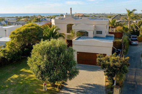 Photo of property in 3 Shearwater Rise, Paraparaumu Beach, Paraparaumu, 5032