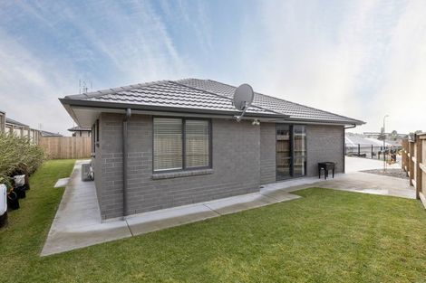Photo of property in 5 Nottingham Road, Omokoroa, 3114