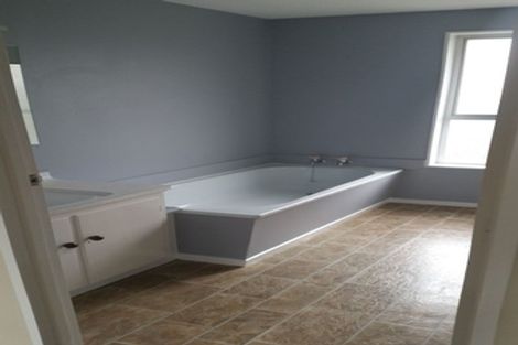 Photo of property in 17 Mckellar Place, Hornby, Christchurch, 8042