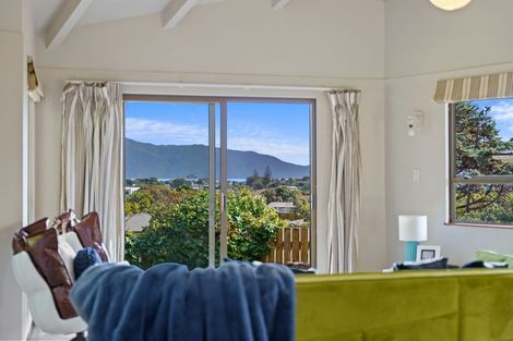 Photo of property in 19 Napier Grove, Waikanae Beach, Waikanae, 5036