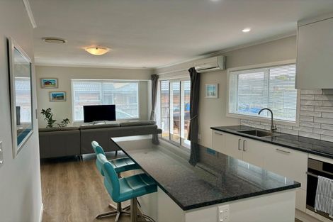 Photo of property in 3/14 Shakespeare Road, Milford, Auckland, 0620