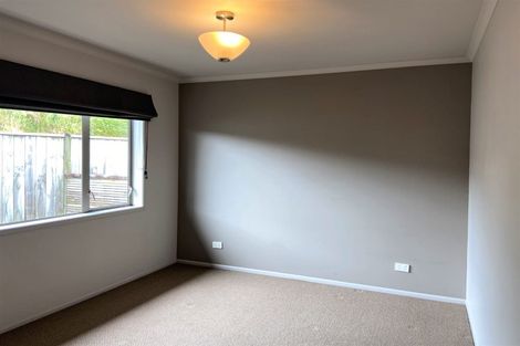 Photo of property in 4 Montrose Place, Highlands Park, New Plymouth, 4312