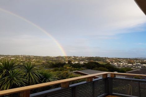 Photo of property in 2/15 Witheford Drive, Bayview, Auckland, 0629