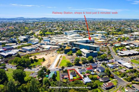 Photo of property in 3 Henderson Valley Road, Henderson, Auckland, 0612