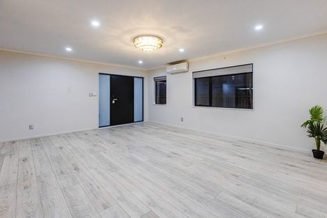 Photo of property in 13d Trimmer Terrace, Papatoetoe, Auckland, 2025