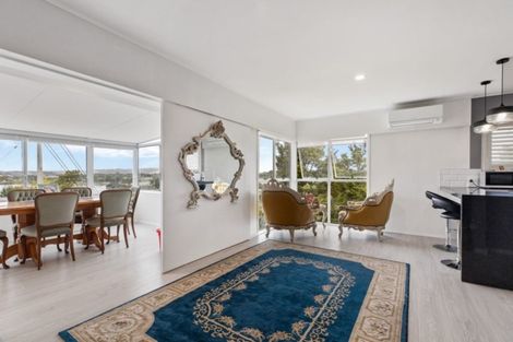 Photo of property in 39 Pohutukawa Avenue, Shelly Park, Auckland, 2014