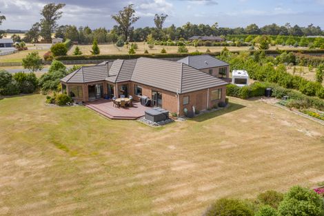 Photo of property in 16 Thorndon Close, Kirwee, Darfield, 7571