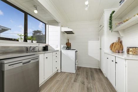 Photo of property in 2/248 Birkdale Road, Birkdale, Auckland, 0626