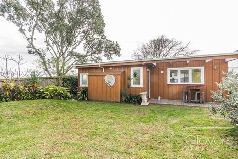 Photo of property in 2/10 Gaede Terrace, Sunnyvale, Auckland, 0612