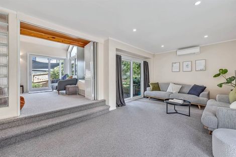 Photo of property in 38 Eugenia Rise, Totara Heights, Auckland, 2105