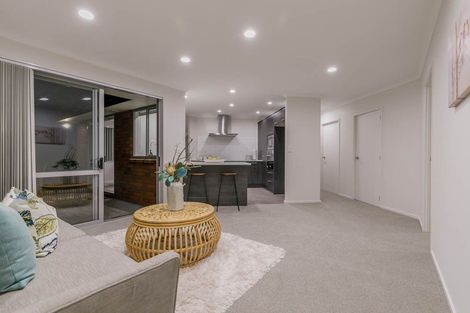 Photo of property in 36 Nimstedt Avenue, Oteha, Auckland, 0632