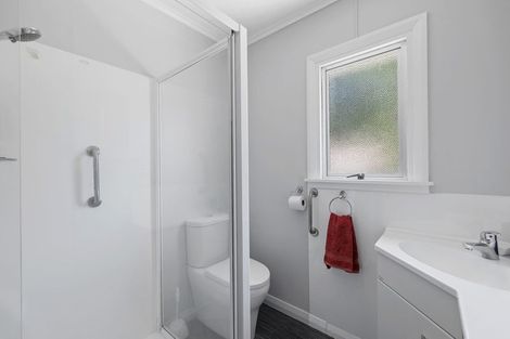 Photo of property in 51 Seaview Road, Marfell, New Plymouth, 4310