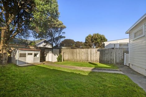 Photo of property in 123 Onepu Road, Lyall Bay, Wellington, 6022