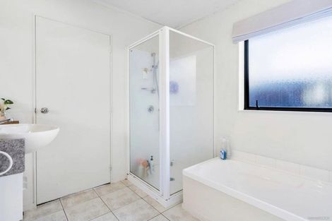 Photo of property in 143 Colwill Road, Massey, Auckland, 0614