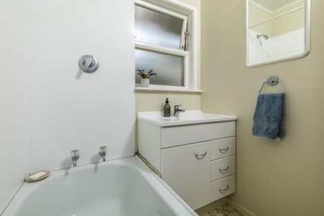 Photo of property in 3/38 Old Lake Road, Narrow Neck, Auckland, 0624