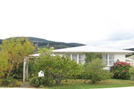 Photo of property in 3 Tiwakawaka Grove, Heretaunga, Upper Hutt, 5018