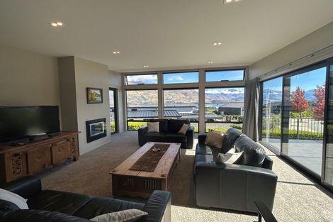 Photo of property in 1 Valley Crescent, Wanaka, 9305