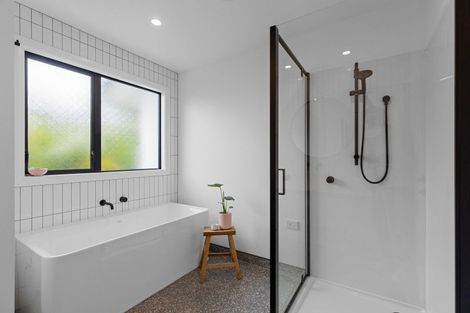 Photo of property in 43 Coutts Way, Fitzherbert, Palmerston North, 4410