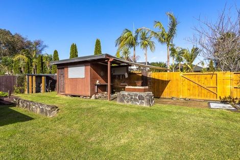 Photo of property in 6 Caffreys Avenue, Massey, Auckland, 0614