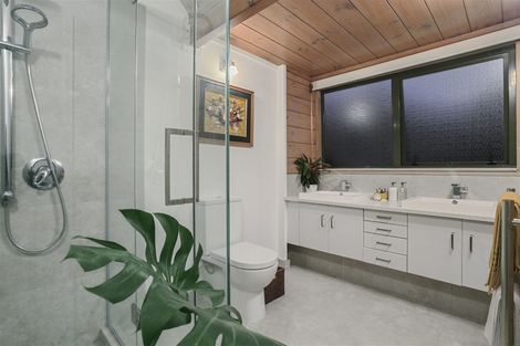 Photo of property in 2/10 Braemar Road, Castor Bay, Auckland, 0620