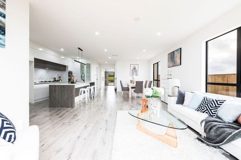 Photo of property in 42 Tir Conaill Avenue, Flat Bush, Auckland, 2019