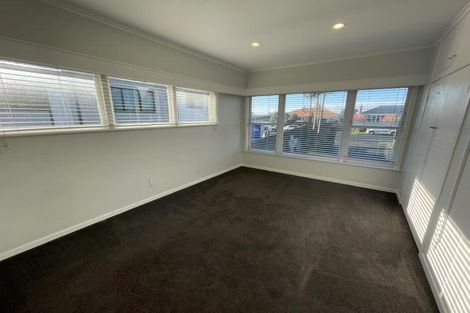Photo of property in 25 Bradbury Road, Botany Downs, Auckland, 2010