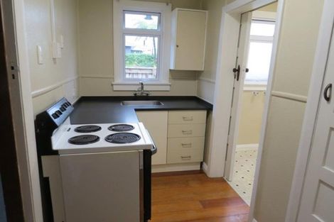 Photo of property in 11 Selwyn Street, Lower Vogeltown, New Plymouth, 4310