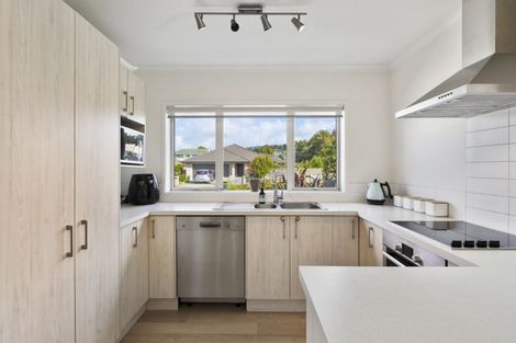 Photo of property in 41 Elizabeth Street, Orewa, 0931