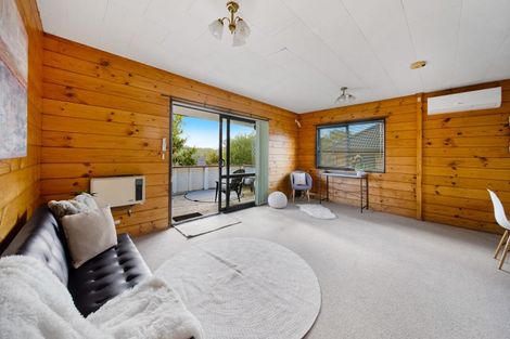 Photo of property in 2/72 Aeroview Drive, Beach Haven, Auckland, 0626