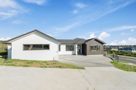 Photo of property in 2 Frazen Avenue, Papakura, 2110