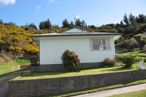 Photo of property in 15 Newburn Grove, Wainuiomata, Lower Hutt, 5014