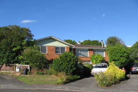 Photo of property in 9 Halcombe Place, Green Bay, Auckland, 0604