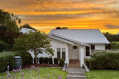 Photo of property in 7a North Avenue, Narrow Neck, Auckland, 0624