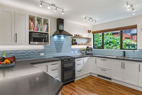 Photo of property in 33 Highland Place, Avonhead, Christchurch, 8042