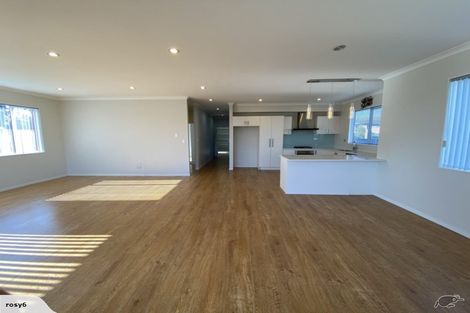 Photo of property in 43 Maylee Crescent, Gulf Harbour, Whangaparaoa, 0930