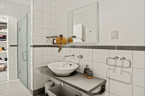 Photo of property in 14 Sunrise Bay Drive, Wanaka, 9305