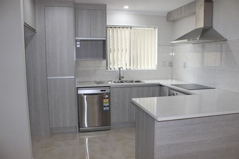 Photo of property in 52a Churchill Avenue, Manurewa, Auckland, 2102